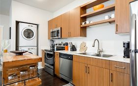 Fun & Trendy Condo Close To Downtown And The Beach